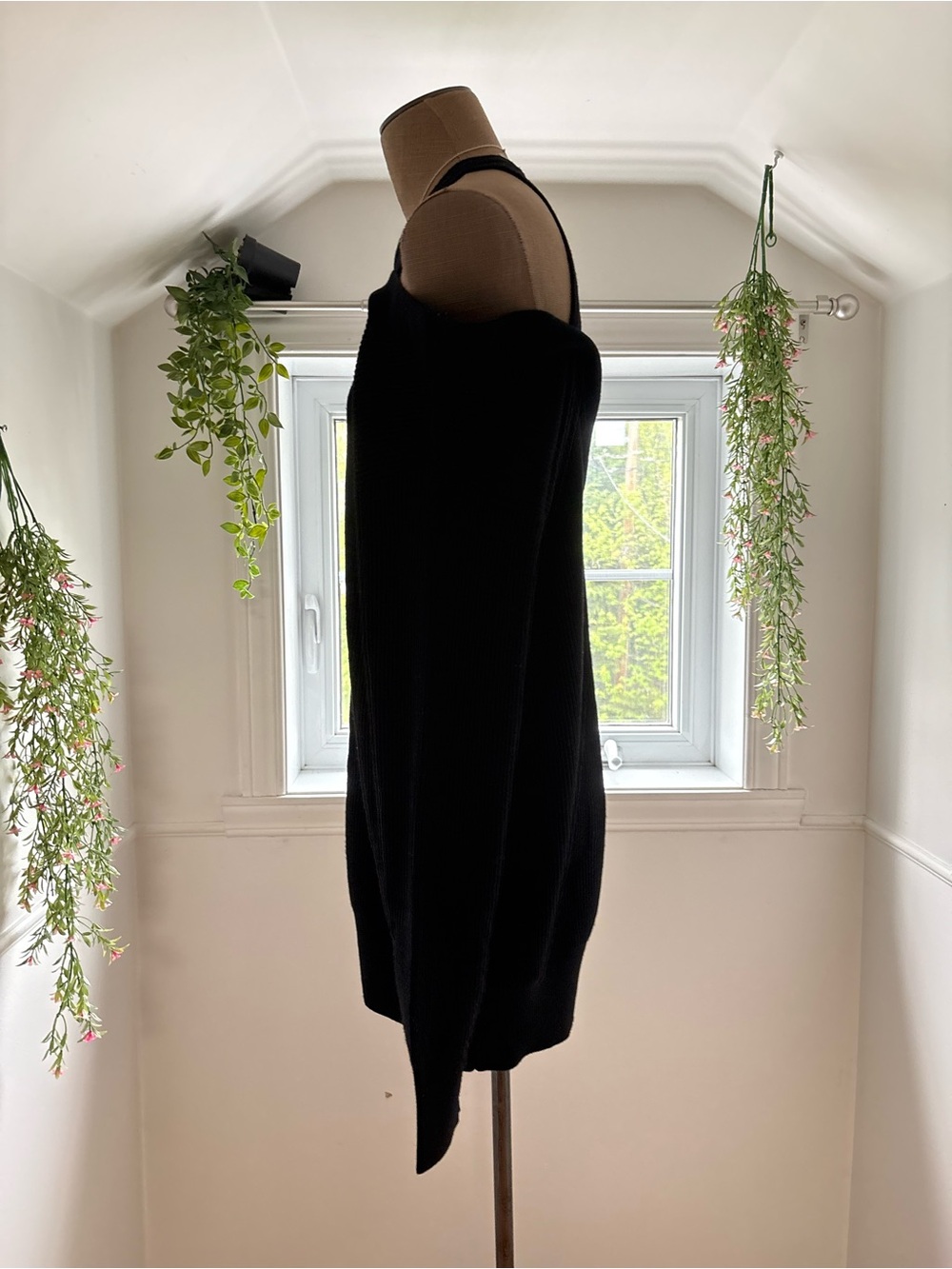 RUDSAK Black Off-Shoulder Ribbed Knit Dress - Picture 2 of 4